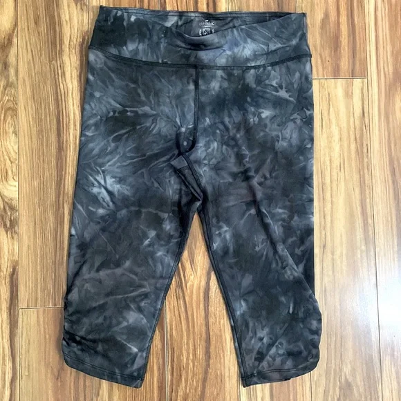NWT Athletic Collection Cropped Yoga Pants, Size L - Picture 2 of 12